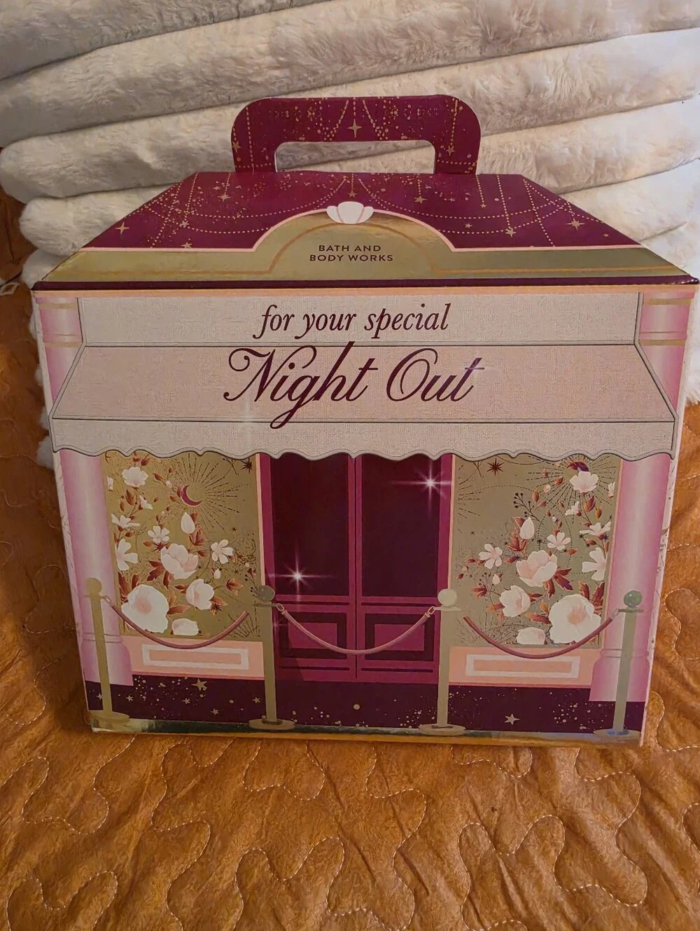 Bath & Body Works 'Night Out' Gift Box - Pink and Gold